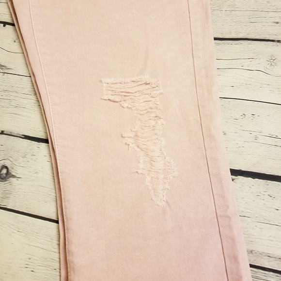 Pink mid-rise destroyed boyfriend cropped jeans - Picture 5 of 7